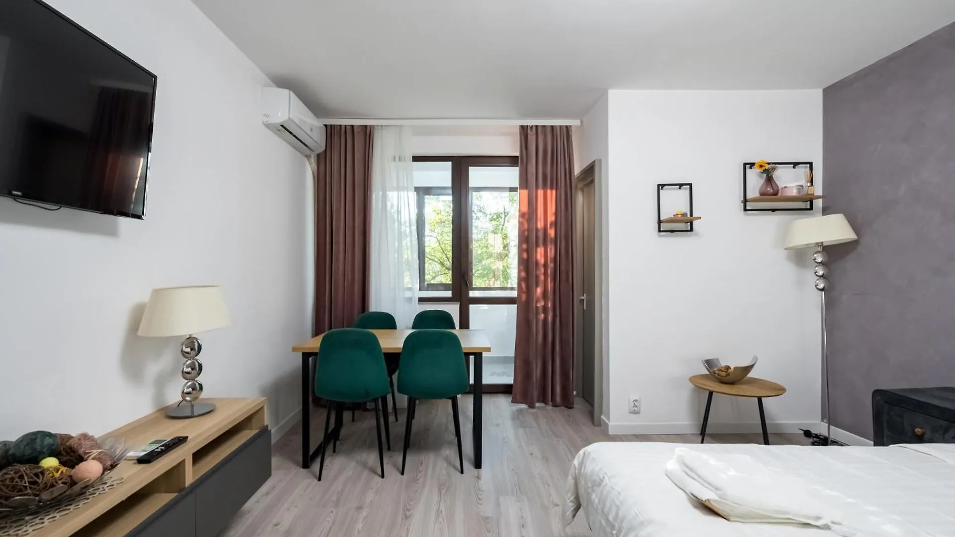 Oasis Concept Studio Bucharest 0*,  Romania